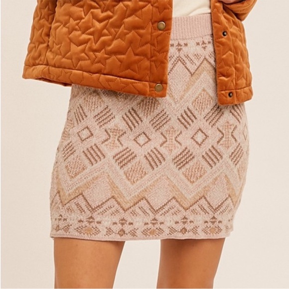 Hem & Thread Dresses & Skirts - NWT Hem & Thread Tan Patterned Mini Skirt